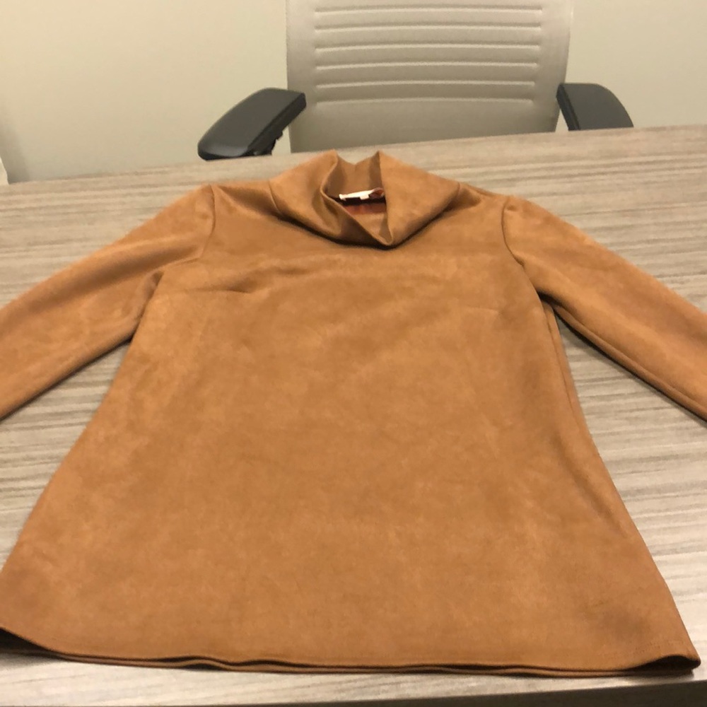 Jude Connally brown top